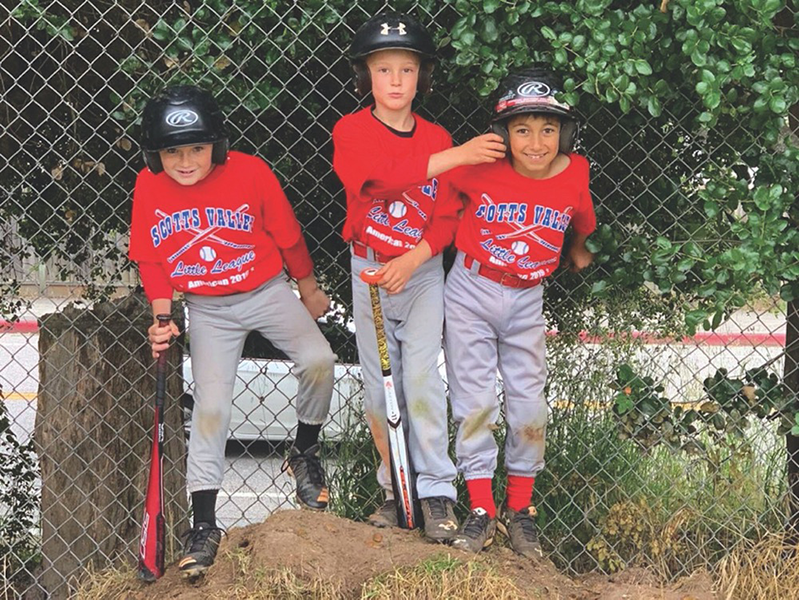 how to style a baseball jersey guy3