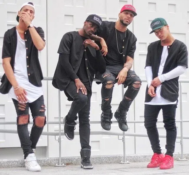 how to wear a black baseball jersey2