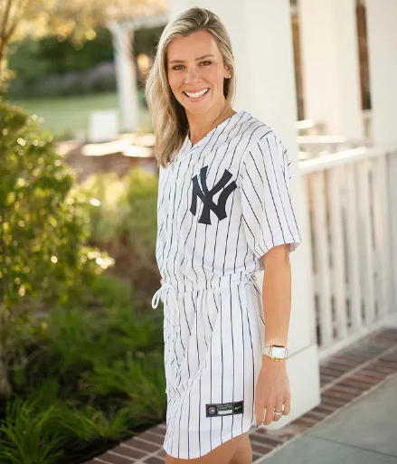 How To Wear A Long Baseball Jersey?