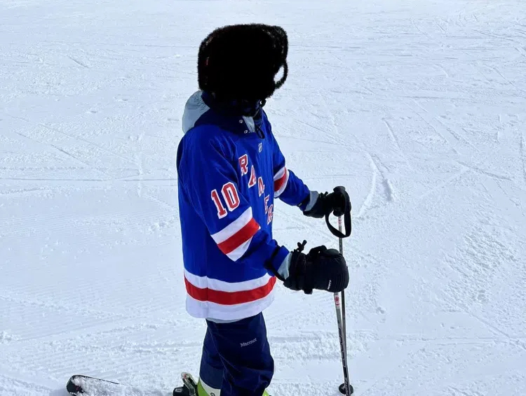 how to wear a baseball jersey in the winter1