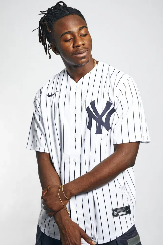 how to button a baseball jersey2