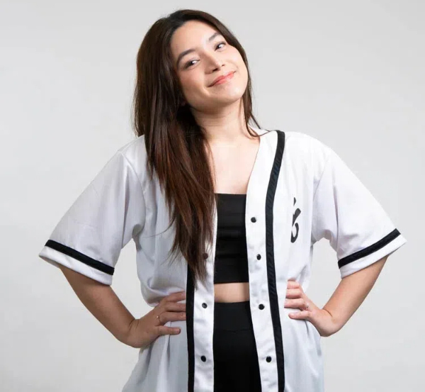 how to style a baseball jersey girl2