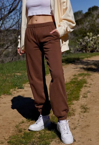 what to wear with brown sweatpants