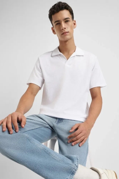 do you tuck polo shirts into jeans