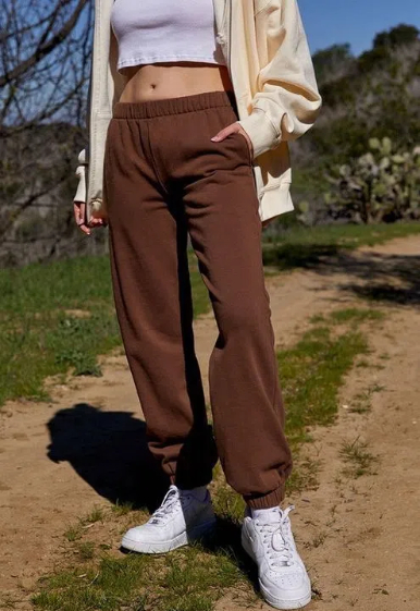 how to style brown sweatpants2