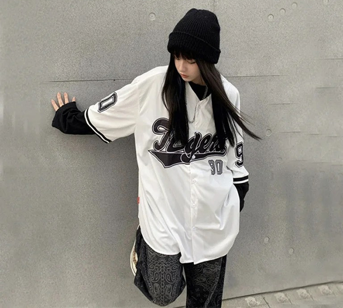 How To Style An Oversized Baseball Jersey?