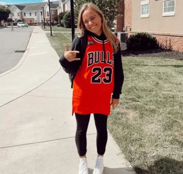 How To Make An Oversized Baseball Jersey Look Cute?
