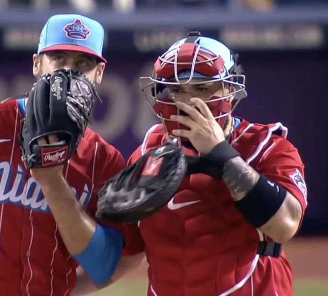 do catchers have a baseball jersey2