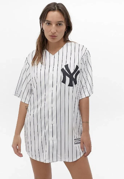 how to create and buy a custom baseball jersey
