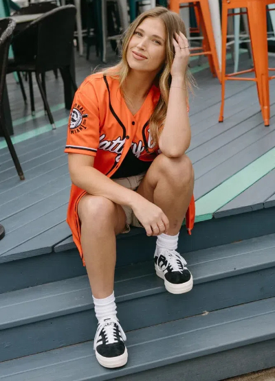 how to dress up a baseball jersey for work3