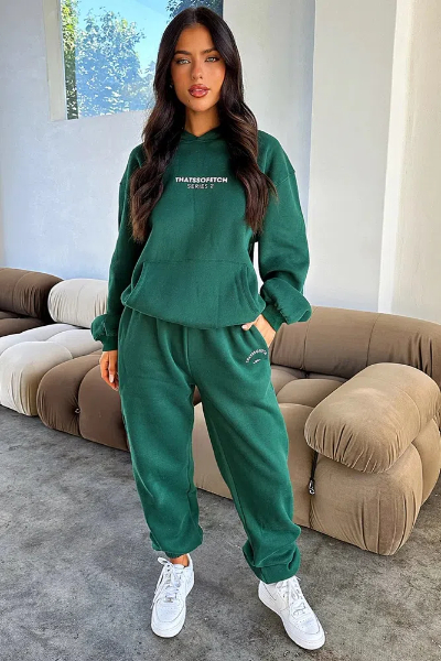 what to wear with green sweatpants1