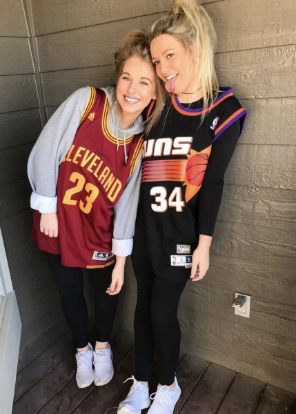 how to wear a basketball jersey to a party