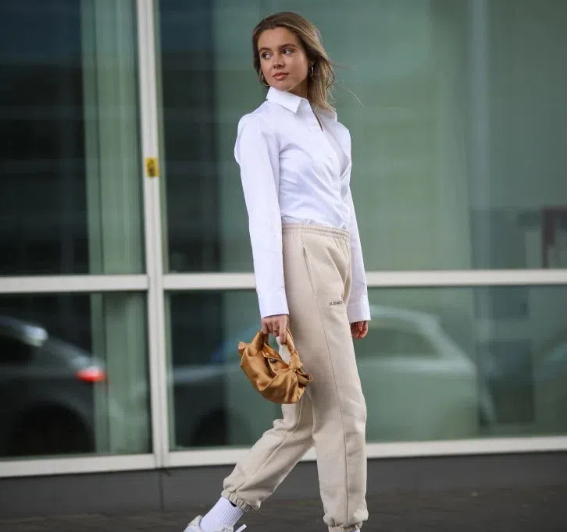 Cream 2025 sweatpants outfit
