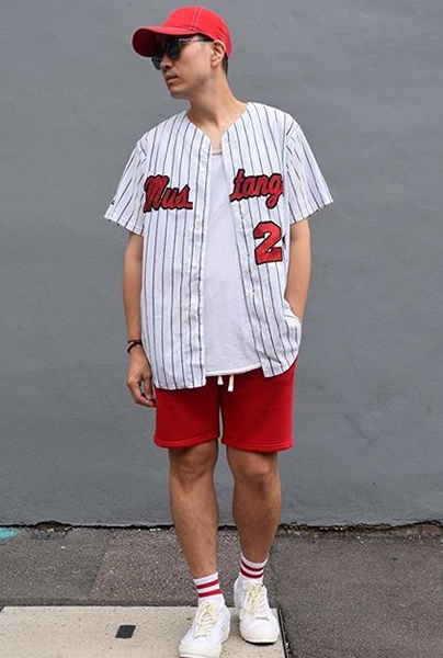 how to style a baseball jersey with shorts1