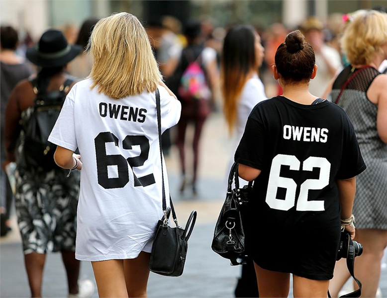 How To Style Baseball Jersey Woman?