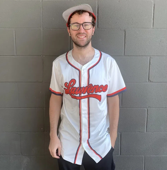 how a baseball jersey should fit