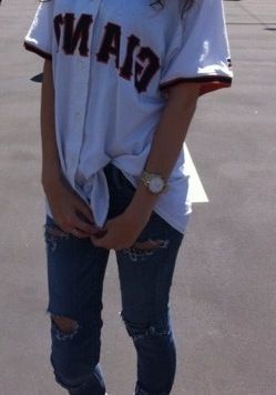 how to wear a baseball jersey with jeans