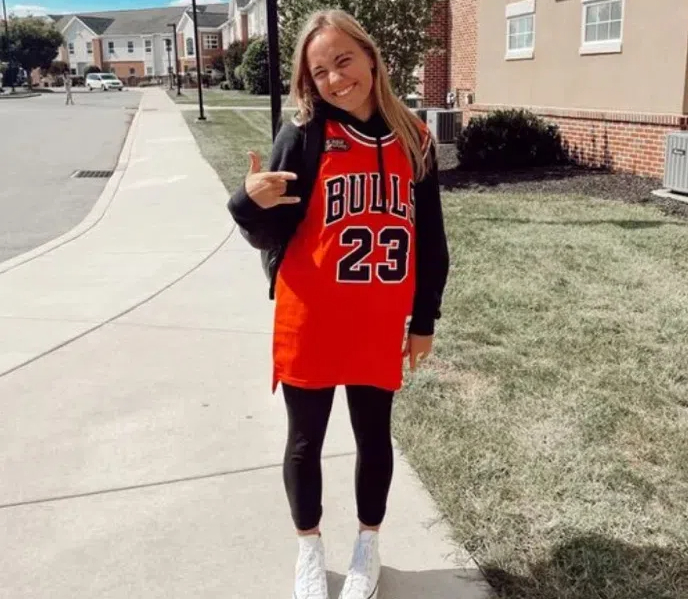 how to style an oversized basketball jersey2