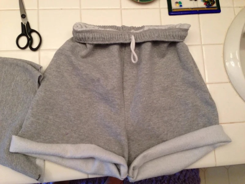 how to turn sweatpants into shorts2