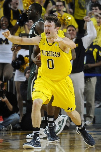 what is the yellow circle on michigan state basketball shorts
