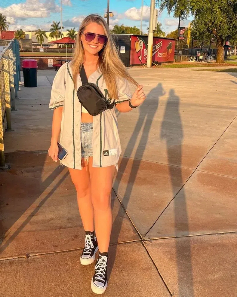 how to wear baseball jersey in summer