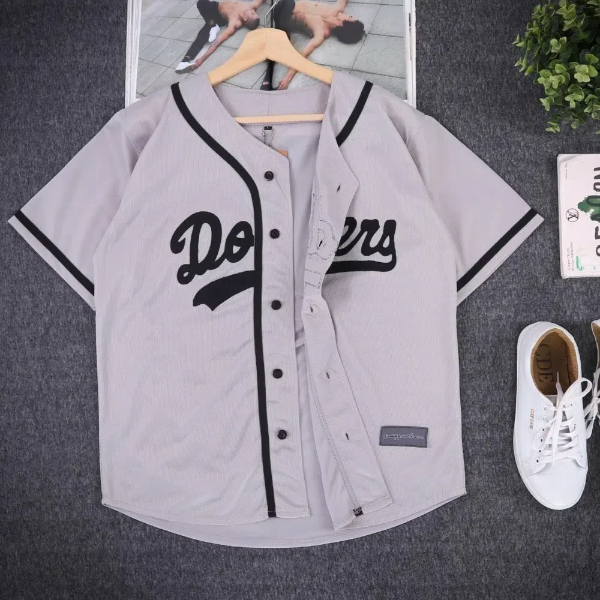 how to look good in a baseball jersey2