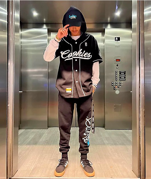 how to wear a baseball jersey with a hoodie1