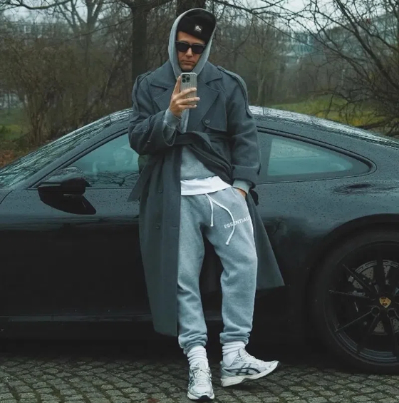 what to wear with dark gray sweatpants