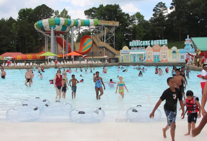 can you wear basketball shorts to hurricane harbor2