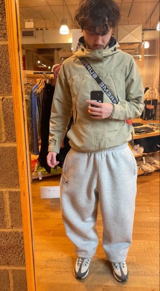 how to style baggy sweatpants1