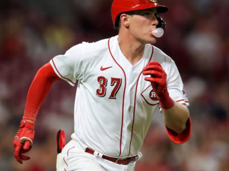 How To Wear A Baseball Jersey Casually for A Stylish Look?