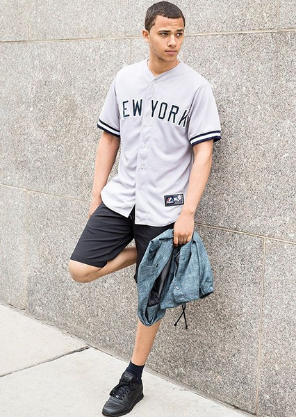 how to style a baseball jersey with shorts2
