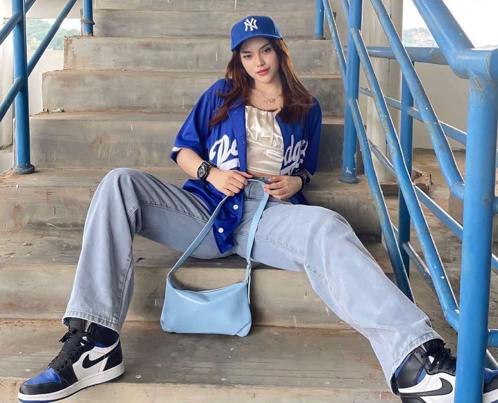 How To Rock A Baseball Jersey?