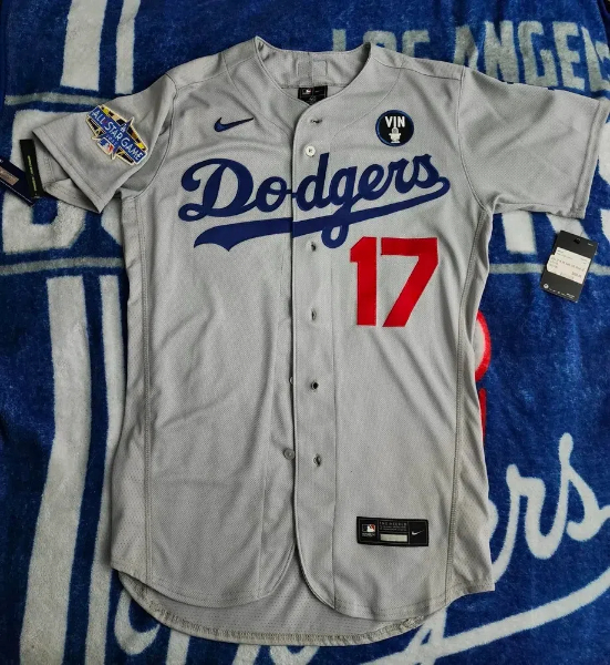 how to get baseball jersey signed dodgers stadium2