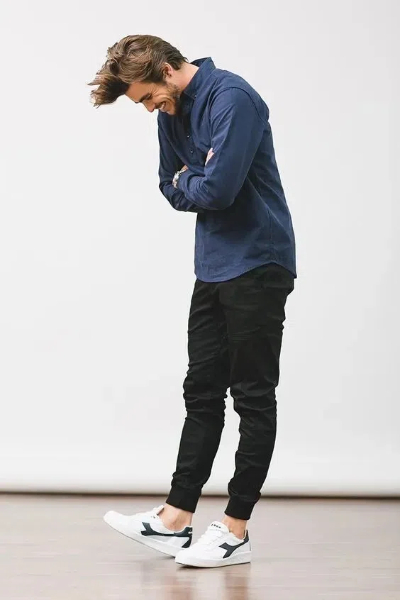 what to wear with black sweatpants male1