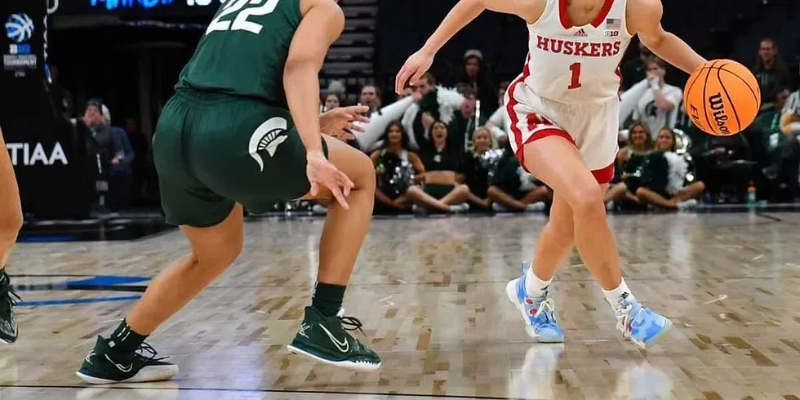 what do female basketball players wear under their shorts1