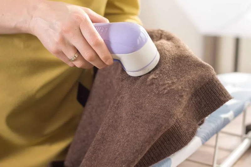how to get fuzzballs off of sweatpants quick no roller