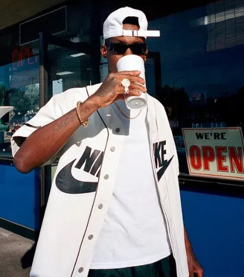 how to wear a baseball jersey fashionably men