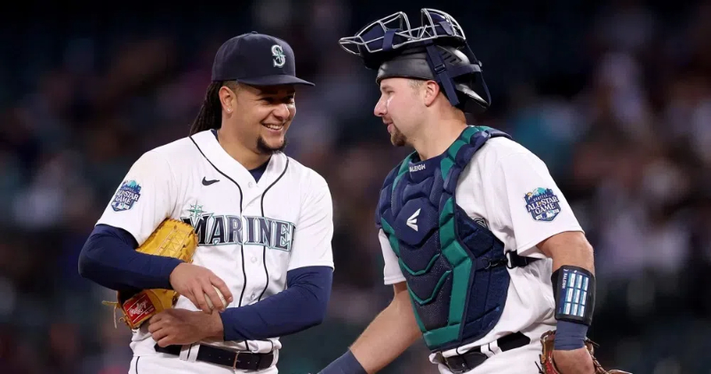 Can You Wear A Baseball Jersey To A Club?