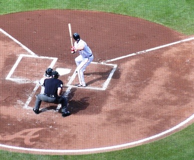 how to style a baseball jersey men1