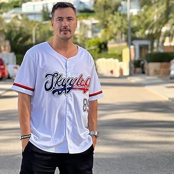 how do you wear a baseball jersey1