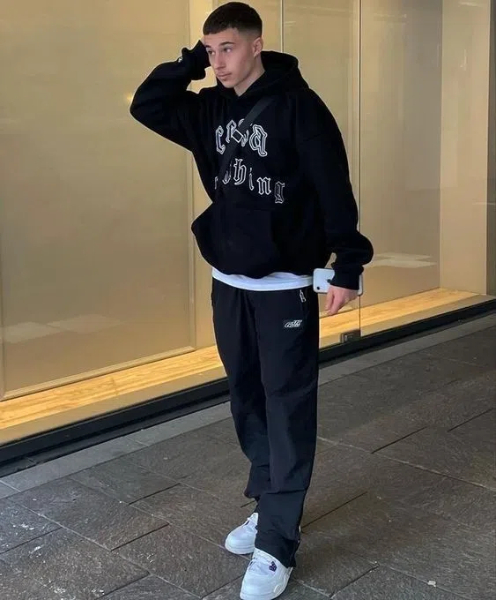 what to wear with black sweatpants male2