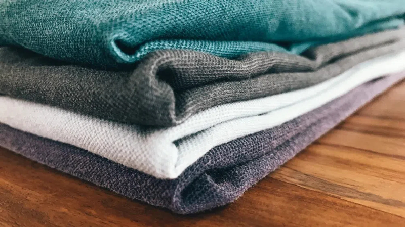 how to fold polo shirts to save space1