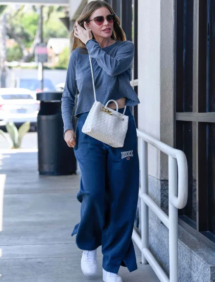 How To Style Blue Sweatpants?