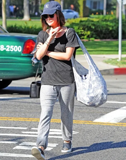 Is It Okay To Wear Sweatpants in Public?