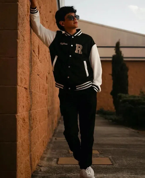 how to wear a baseball jacket men1