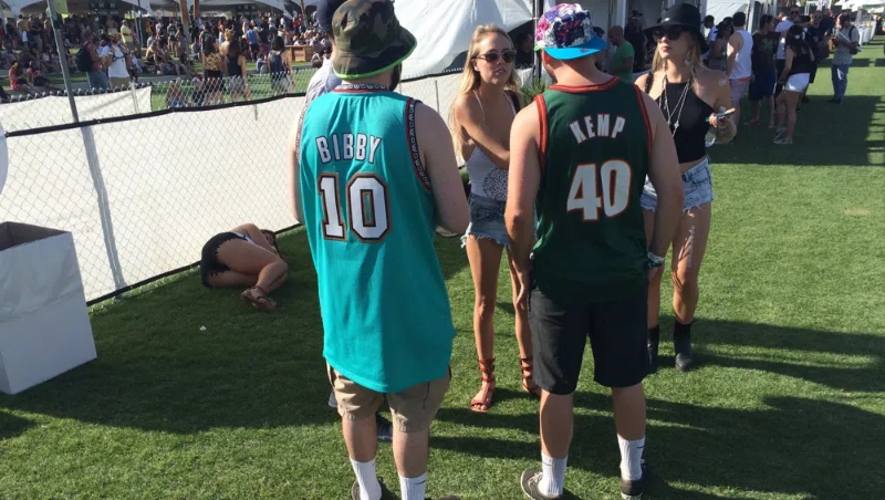 how to wear a basketball jersey with shorts1