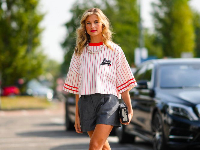 How To Wear A Baseball Jersey for Women And Look Stylish?