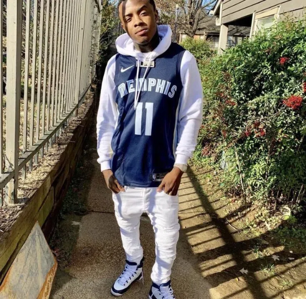 how to wear a basketball jersey with a hoodie1