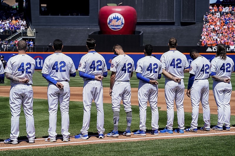 How Should Baseball Jersey Fit?